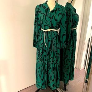 Zara geometric midi dress, size L, excellent condition **BELT NOT INCLUDED**